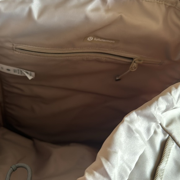 Lululemon Wunderlust Backpack Trench - Picture 5 of 7